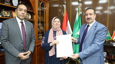 محافظ المنوفية يكرم السيدة سهير مغربي الأم المثالية الأولى على مستوى الجمهورية 