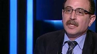 أستاذ علوم سياسية يطالب بإجراء حوار فلسطيني بين 