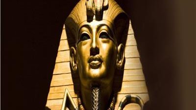 أستاذ آثار مصرية يكشف هوية فرعون عصر سيدنا موسي (فيديو)