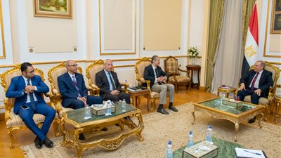 وزير الإنتاج الحربي يلتقي السفير هاني صلاح المرشح سفير مصر بالسودان لبحث التعاون 