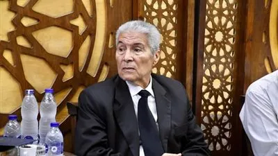 سيف عبدالرحمن يقدم واجب العزاء في طليقته رجاء حسين 