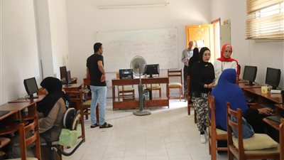 معامل التنسيق الإلكتروني بجامعة جنوب الوادي تستقبل طلاب المرحلة الأولى