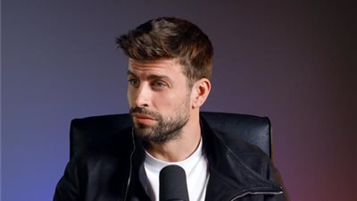 بيكيه يفاجئ برشلونة بقرار جديد