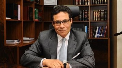 خبير قانوني: يجب تغليظ عقوبة منتحلي صفة الأطباء أو الضباط