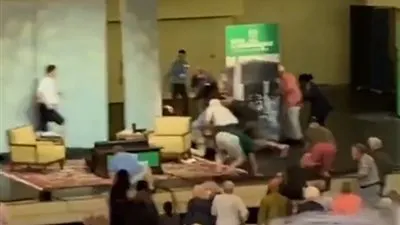 صاحب رواية آيات شيطانية.. من هو رشدي سلمان بعد طعنه في أمريكا؟ 