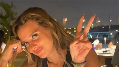 بإطلالة أنيقة.. إيمان العاصي تغازل جمهورها ومحبيها 