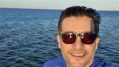 بهذه الطريقة.. هاني سلامة يستمتع بإجازته الصيفية 