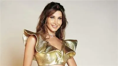 ببطن مكشوف.. نانسي عجرم تفاجئ جمهورها (صور)