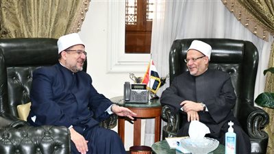وزير الأوقاف يزور مفتي الجمهورية لتهنئته بالتجديد ويشيد بمجهودات الدار تحت قيادته