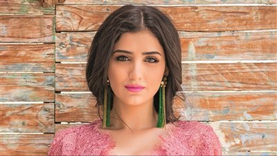 بإطلالة جذابة.. مي عمر تخطف الأنظار بأحدث صور لها