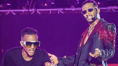 لما حد يقولك ربنا يكتر من أمثالك.. أحدث ظهور لـ محمد رمضان برفقة شبيهه من حفله الأخير بالعلمين الجديدة