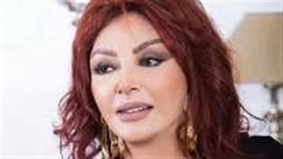 نبيلة عبيد تنعى الفنان محمود حميدة في وفاة والدته 