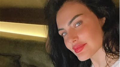 بمكياج جرئ.. دارين حداد تغازل جمهورها ومحبيها 