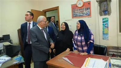 وزير التعليم يلتقي بعدد من أولياء الأمور.. ويؤكد: تذليل العقبات أمام أبنائنا الطلاب أولوية