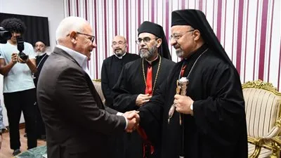 محافظ بورسعيد يستقبل وفدا من الكنيسة.. ويقدم التعازي في ضحايا حادث 