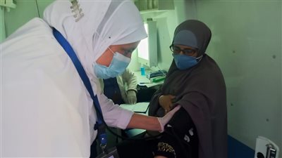 تفاصيل الكشف على 1410 مرضى في قافلة طبية بقرية بالدقهلية
