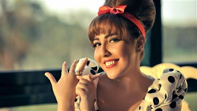 مي كساب تحتفل بعيد زواجها السابع 