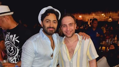 حسام حبيب في سهرة صيفية بصحبة تامر حسني ونجوم الأغنية على شاطئ (صور)