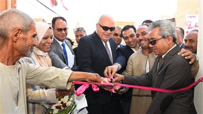 محافظ قنا يفتتح وحدة للغسيل الكلوي بقرية حجازة