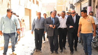 تمهيدا لرصفها بالكامل.. محافظ قنا يتابع تركيب البلدورات والإنترلوك وترميم اعمال الحفر بمنطقتىّ نجع سعيد 