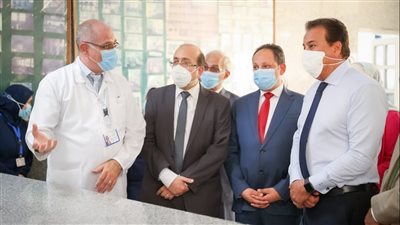 وزير الصحة يتفقد قسم الأشعة المقطعية الجديد بمستشفى صدر المعمورة