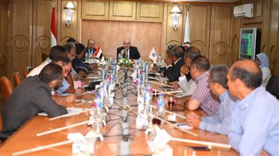 محافظ قنا يعلن انطلاق المبادرة الوطنية للمشروعات الخضراء والذكي