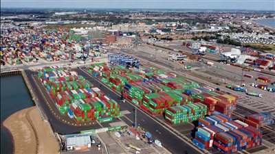 إضراب عمال أكبر ميناء للحاويات في بريطانيا لمدة 8 أيام