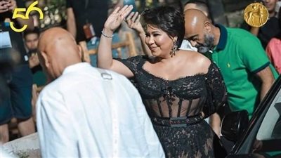 بإطلالة سوداء.. شيرين عبد الوهاب تحيي حفل ختام قرطاج الدولي (صور)