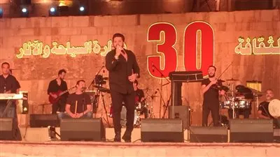 مصطفى حجاج يطلق حفله بمهرجان القلعة على أنغام أغنية 