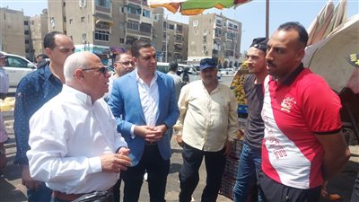 محافظ بورسعيد يوجه بإزالة التعديات على حرم الطريق بالعاشر من رمضان