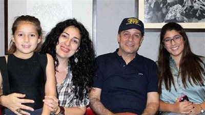 التفاصيل الكاملة للصدام بين زوجة شريف منير وبناته