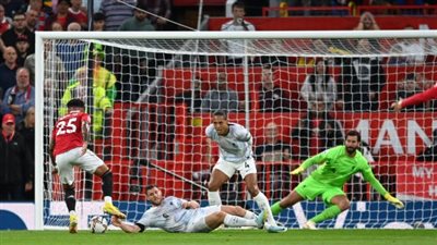 الشوط الأول.. مانشستر يونايتد يتقدم على ليفربول بهدف سانشو