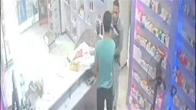 النيابة تحقق مع عاطل لاقتحامه صيدلية لسرقتها والشروع في قتل شخص بكرداسة