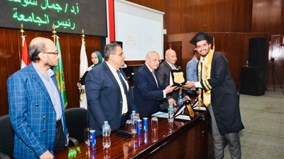 نقيب المهندسين بالقليوبية يشهد حفل تخرج دفعة جديدة لهندسة بنها