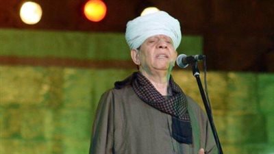 الجمهور يرحب بالشيخ ياسين التهامي فور وصوله محكى القلعة