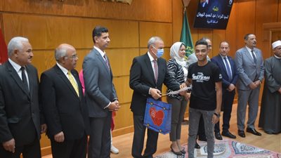 محافظ القليوبية يشهد حفل تكريم أوائل الشهادات العامة (صور)