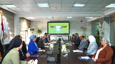 وزيرا البيئة والطيران المدنى يناقشان آخر مستجدات الاستعداد لاستضافة قمة المناخ 