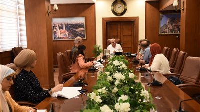 محافظ بورسعيد يبحث الفرص الاستثمارية مع المجلس التصديري للملابس الجاهزة