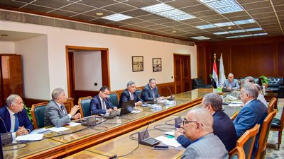 وزير الري يستعرض إجراءات إدارة وتطوير بحيرات المنزلة ووادى مريوط وقارون
