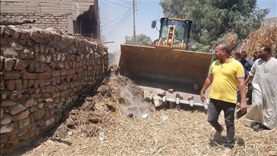 حملات مكثفة لإزالة التعديات على أملاك الدولة بأبومناع غرب بدشنا