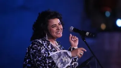 بهذه الكلمات دينا الوديدي تعبر عن حبها لجمهورها بالقعلة (فيديو)