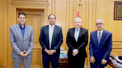 إجراء مقابلات الطلاب المتقدمين للتطوع بصندوق مكافحة الإدمان في جامعة حلوان