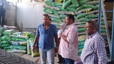 ضبط 1400 شيكارة علف حيواني داخل مصنع دون ترخيص في بلبيس