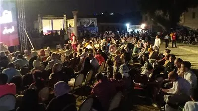 تكدس الجمهور على سيارة هاني شاكر لحظه وصوله محكى القلعة