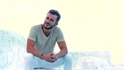 أخر صورة لجورج الراسي مع ابنه قبل رحيله.. ويعلق: انا عايش كرمالك