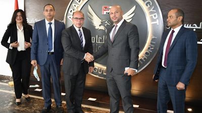 على رأسها استقرار السوق.. تفاصيل لقاء رئيسي الرقابة المالية والبورصة 