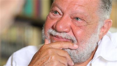 على هامش مهرجان القاهرة للدراما.. يحيى الفخراني: مصر رائدة دائمًا في كل المجالات الفنية