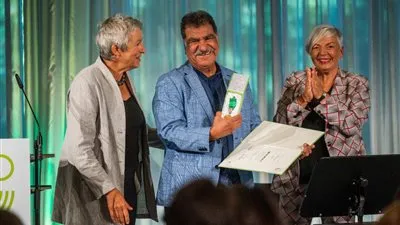  الفنان محمد عبلة أهدي الوسام إلى مصر والشعب المصري بأسره