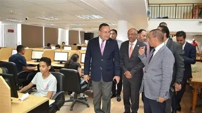 رئيس جامعة الإسكندرية يشهد أعمال امتحانات مبادرة 