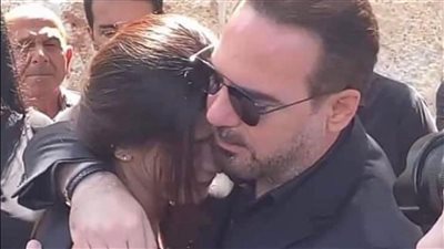بصورة في العزاء.. وائل جسار يساند نادين الراسي